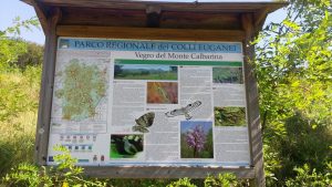 Cartello sentiero Monte Calbarina Arquà Petrarca